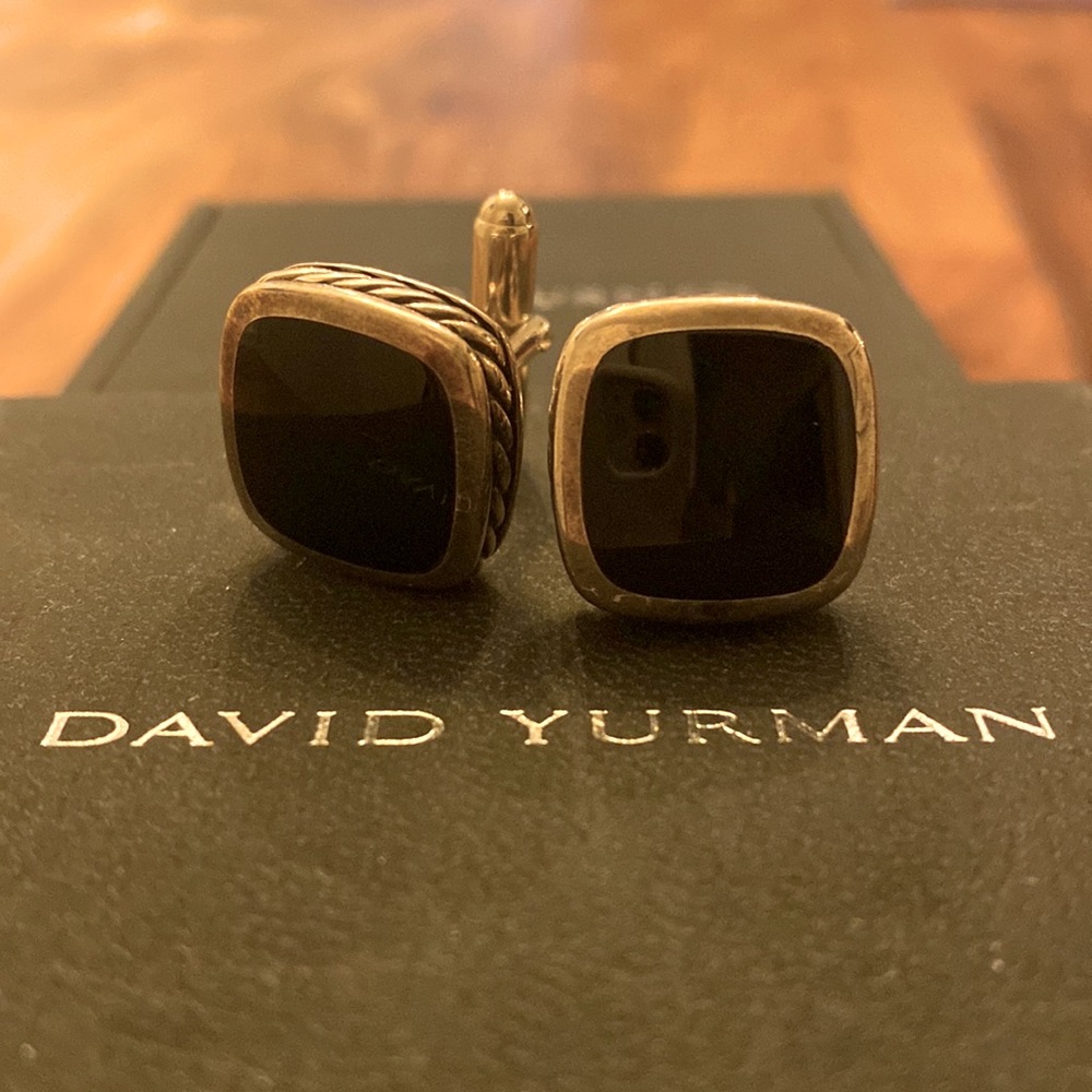 Timeless men’s designer cuff links